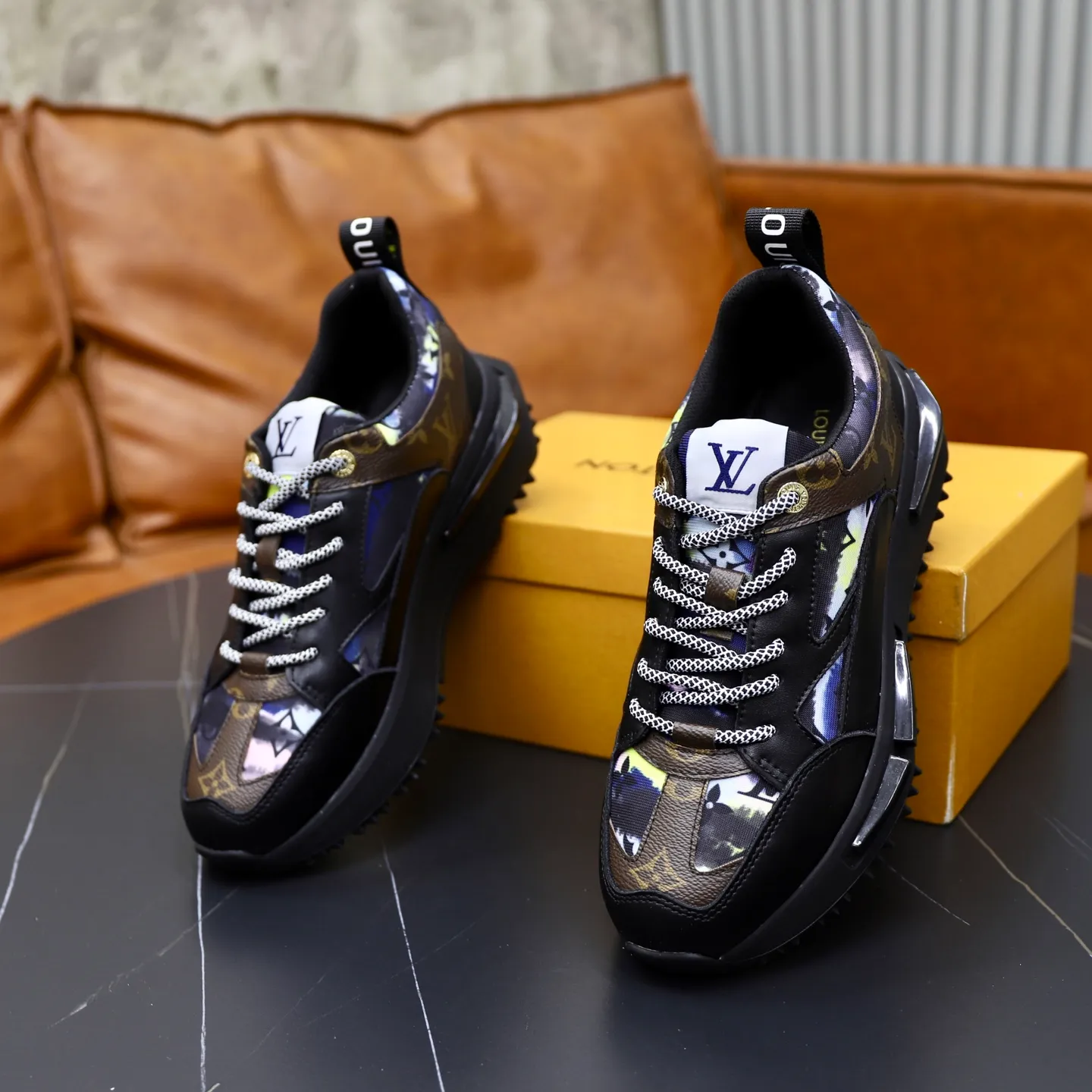 Ex-factory price: 462💰🙅‍♂️🙅‍♂️🙅‍♂️ Brand: LV Louis Vuitton Standard code: 38-44 (45 customized) Grade: Same as the official website Material: Original material splicing Comfortable and breathable lining Lightweight and wear-resistant sports outsole Style category: Men's fashionable casual shoes Running sneakers Distinguished luxury brand elements Top luxury Color: actual picture color